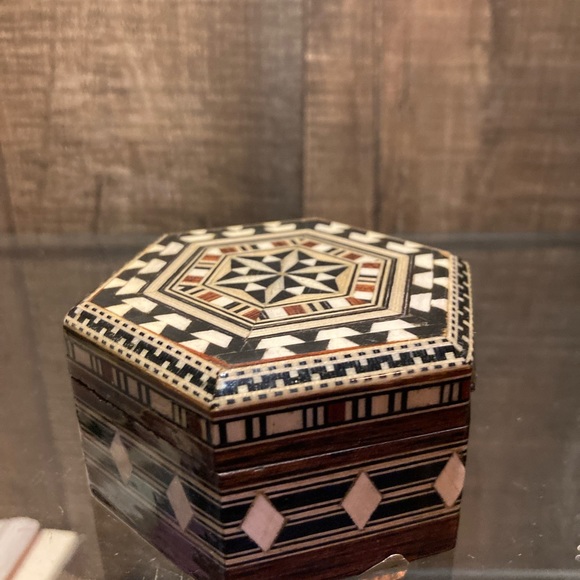 NWOT Wooden Box with Mother of Pearl Inlay - Picture 3 of 5